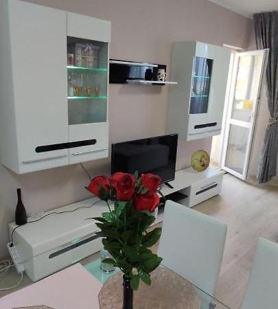 Luxury And Stylish Apartmen, Metro Station Obelya Sofia Eksteriør bilde